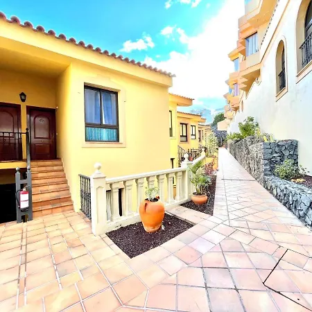 Three Bedroom With Sea View,near The Beach, Heated Pool Y Free Wifi In All Common Areas